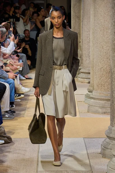 Look 7